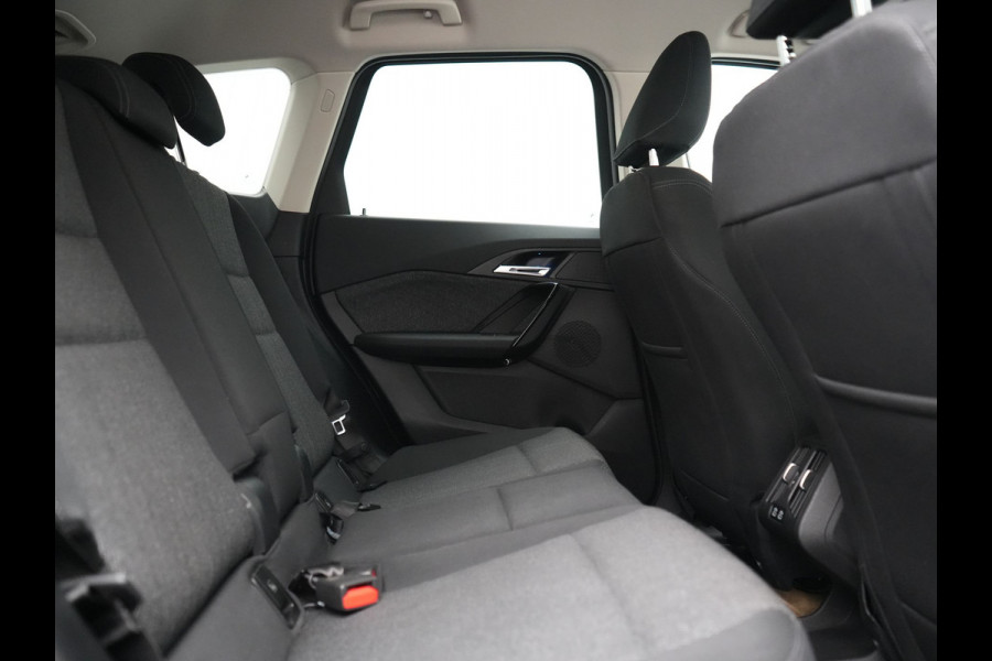 BMW iX1 xDrive30 67 kWh 313pk Dealer O.H. | Trekhaak Af Fabriek | Camera | Adaptief M Onderstel | Voorstoelen Verwarmd | Keyless | Sfeerverlichting | Apple Carplay | Adaptive LED | Cruise Control | Navigatie | DAB |