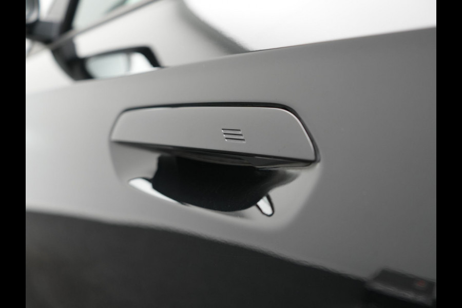 BMW iX1 xDrive30 67 kWh 313pk Dealer O.H. | Trekhaak Af Fabriek | Camera | Adaptief M Onderstel | Voorstoelen Verwarmd | Keyless | Sfeerverlichting | Apple Carplay | Adaptive LED | Cruise Control | Navigatie | DAB |