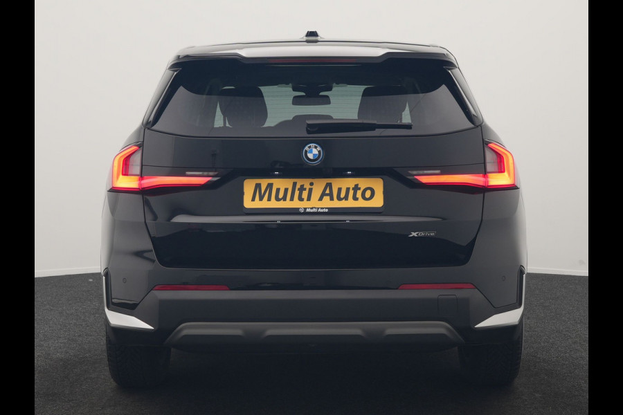 BMW iX1 xDrive30 67 kWh 313pk Dealer O.H. | Trekhaak Af Fabriek | Camera | Adaptief M Onderstel | Voorstoelen Verwarmd | Keyless | Sfeerverlichting | Apple Carplay | Adaptive LED | Cruise Control | Navigatie | DAB |
