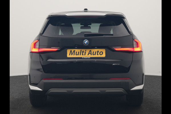 BMW iX1 xDrive30 67 kWh 313pk Dealer O.H. | Trekhaak Af Fabriek | Camera | Adaptief M Onderstel | Voorstoelen Verwarmd | Keyless | Sfeerverlichting | Apple Carplay | Adaptive LED | Cruise Control | Navigatie | DAB |
