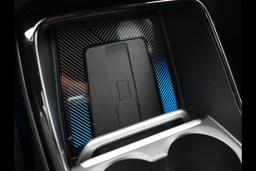 BMW iX1 xDrive30 67 kWh 313pk Dealer O.H. | Trekhaak Af Fabriek | Camera | Adaptief M Onderstel | Voorstoelen Verwarmd | Keyless | Sfeerverlichting | Apple Carplay | Adaptive LED | Cruise Control | Navigatie | DAB |