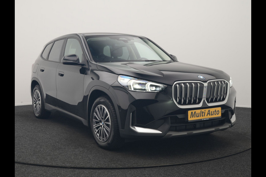 BMW iX1 xDrive30 67 kWh 313pk Dealer O.H. | Trekhaak Af Fabriek | Camera | Adaptief M Onderstel | Voorstoelen Verwarmd | Keyless | Sfeerverlichting | Apple Carplay | Adaptive LED | Cruise Control | Navigatie | DAB |
