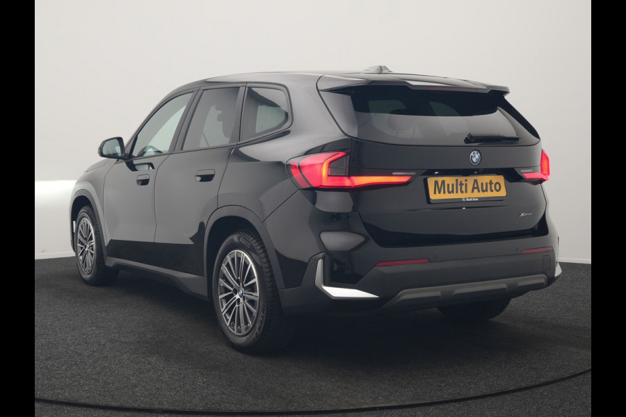 BMW iX1 xDrive30 67 kWh 313pk Dealer O.H. | Trekhaak Af Fabriek | Camera | Adaptief M Onderstel | Voorstoelen Verwarmd | Keyless | Sfeerverlichting | Apple Carplay | Adaptive LED | Cruise Control | Navigatie | DAB |
