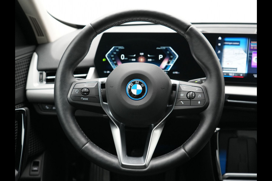 BMW iX1 xDrive30 67 kWh 313pk Dealer O.H. | Trekhaak Af Fabriek | Camera | Adaptief M Onderstel | Voorstoelen Verwarmd | Keyless | Sfeerverlichting | Apple Carplay | Adaptive LED | Cruise Control | Navigatie | DAB |