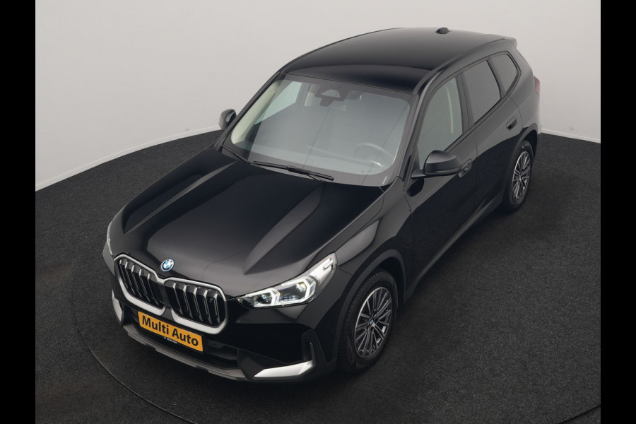 BMW iX1 xDrive30 67 kWh 313pk Dealer O.H. | Trekhaak Af Fabriek | Camera | Adaptief M Onderstel | Voorstoelen Verwarmd | Keyless | Sfeerverlichting | Apple Carplay | Adaptive LED | Cruise Control | Navigatie | DAB |