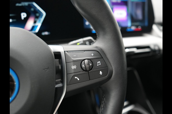 BMW iX1 xDrive30 67 kWh 313pk Dealer O.H. | Trekhaak Af Fabriek | Camera | Adaptief M Onderstel | Voorstoelen Verwarmd | Keyless | Sfeerverlichting | Apple Carplay | Adaptive LED | Cruise Control | Navigatie | DAB |