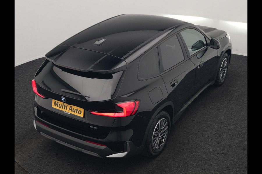 BMW iX1 xDrive30 67 kWh 313pk Dealer O.H. | Trekhaak Af Fabriek | Camera | Adaptief M Onderstel | Voorstoelen Verwarmd | Keyless | Sfeerverlichting | Apple Carplay | Adaptive LED | Cruise Control | Navigatie | DAB |