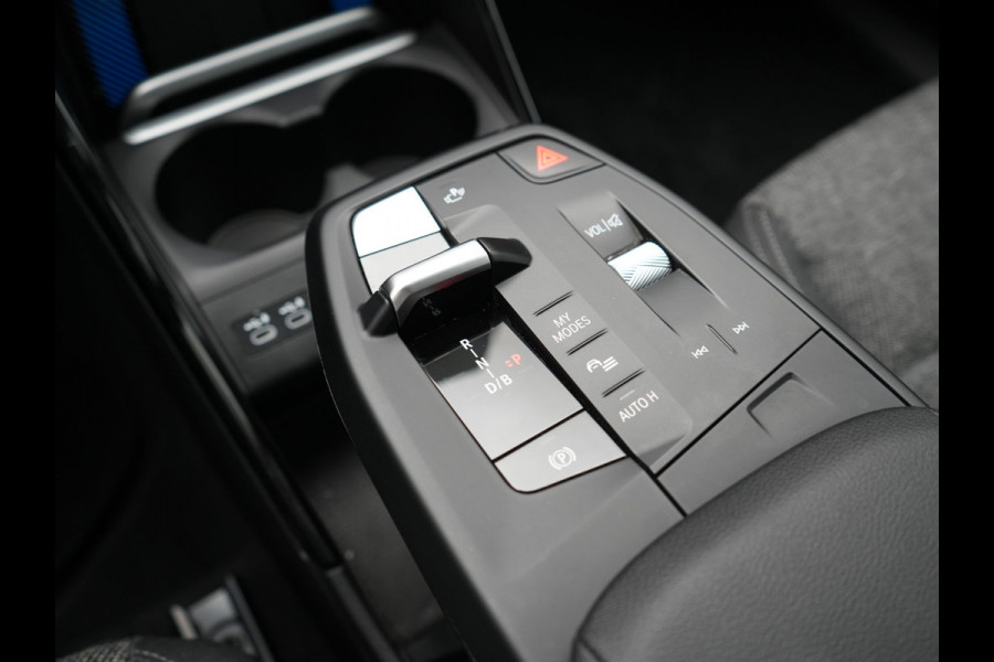 BMW iX1 xDrive30 67 kWh 313pk Dealer O.H. | Trekhaak Af Fabriek | Camera | Adaptief M Onderstel | Voorstoelen Verwarmd | Keyless | Sfeerverlichting | Apple Carplay | Adaptive LED | Cruise Control | Navigatie | DAB |