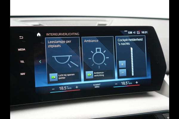 BMW iX1 xDrive30 67 kWh 313pk Dealer O.H. | Trekhaak Af Fabriek | Camera | Adaptief M Onderstel | Voorstoelen Verwarmd | Keyless | Sfeerverlichting | Apple Carplay | Adaptive LED | Cruise Control | Navigatie | DAB |
