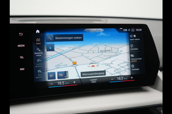 BMW iX1 xDrive30 67 kWh 313pk Dealer O.H. | Trekhaak Af Fabriek | Camera | Adaptief M Onderstel | Voorstoelen Verwarmd | Keyless | Sfeerverlichting | Apple Carplay | Adaptive LED | Cruise Control | Navigatie | DAB |