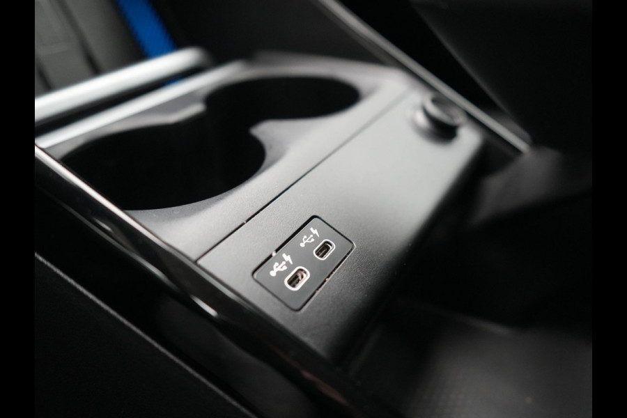 BMW iX1 xDrive30 67 kWh 313pk Dealer O.H. | Trekhaak Af Fabriek | Camera | Adaptief M Onderstel | Voorstoelen Verwarmd | Keyless | Sfeerverlichting | Apple Carplay | Adaptive LED | Cruise Control | Navigatie | DAB |