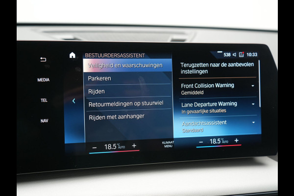 BMW iX1 xDrive30 67 kWh 313pk Dealer O.H. | Trekhaak Af Fabriek | Camera | Adaptief M Onderstel | Voorstoelen Verwarmd | Keyless | Sfeerverlichting | Apple Carplay | Adaptive LED | Cruise Control | Navigatie | DAB |