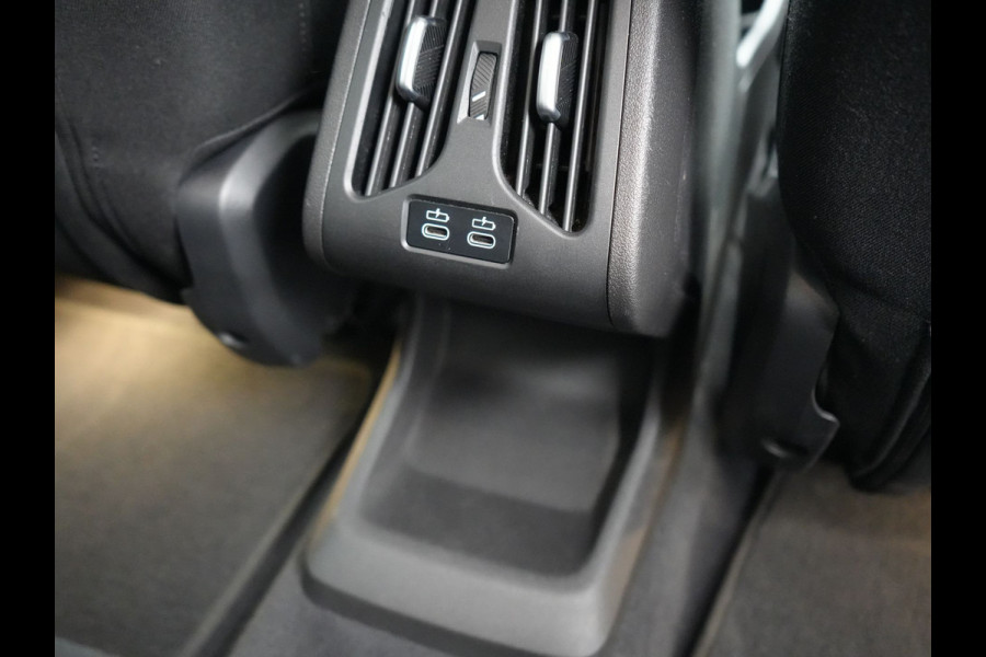 BMW iX1 xDrive30 67 kWh 313pk Dealer O.H. | Trekhaak Af Fabriek | Camera | Adaptief M Onderstel | Voorstoelen Verwarmd | Keyless | Sfeerverlichting | Apple Carplay | Adaptive LED | Cruise Control | Navigatie | DAB |