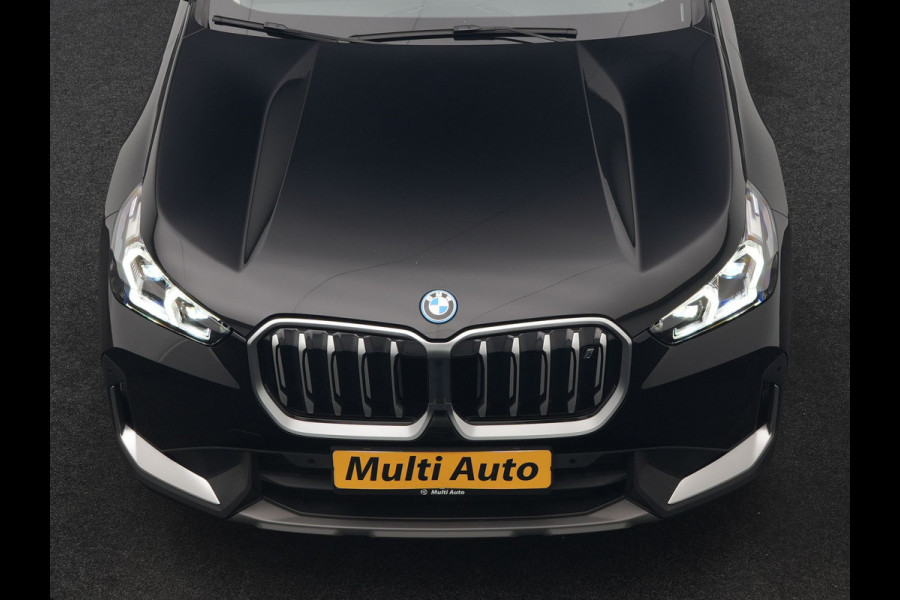 BMW iX1 xDrive30 67 kWh 313pk Dealer O.H. | Trekhaak Af Fabriek | Camera | Adaptief M Onderstel | Voorstoelen Verwarmd | Keyless | Sfeerverlichting | Apple Carplay | Adaptive LED | Cruise Control | Navigatie | DAB |