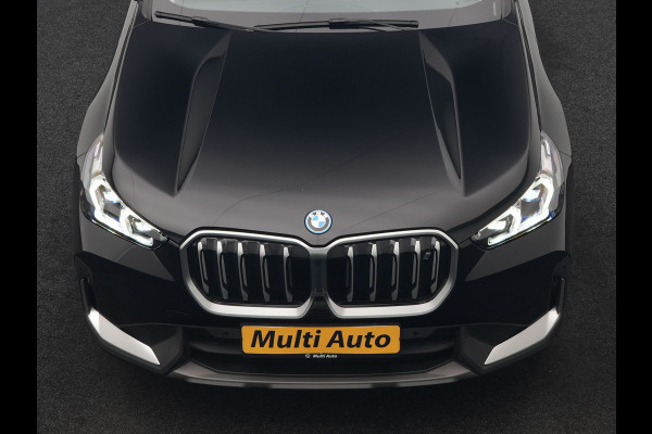 BMW iX1 xDrive30 67 kWh 313pk Dealer O.H. | Trekhaak Af Fabriek | Camera | Adaptief M Onderstel | Voorstoelen Verwarmd | Keyless | Sfeerverlichting | Apple Carplay | Adaptive LED | Cruise Control | Navigatie | DAB |