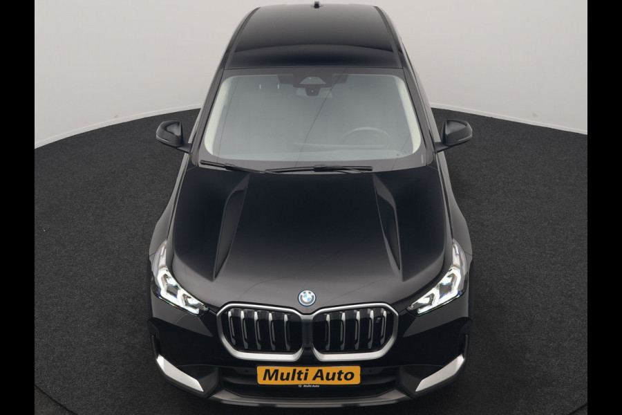 BMW iX1 xDrive30 67 kWh 313pk Dealer O.H. | Trekhaak Af Fabriek | Camera | Adaptief M Onderstel | Voorstoelen Verwarmd | Keyless | Sfeerverlichting | Apple Carplay | Adaptive LED | Cruise Control | Navigatie | DAB |
