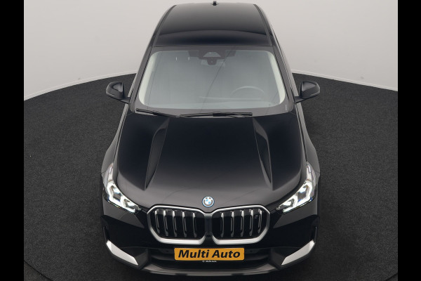 BMW iX1 xDrive30 67 kWh 313pk Dealer O.H. | Trekhaak Af Fabriek | Camera | Adaptief M Onderstel | Voorstoelen Verwarmd | Keyless | Sfeerverlichting | Apple Carplay | Adaptive LED | Cruise Control | Navigatie | DAB |