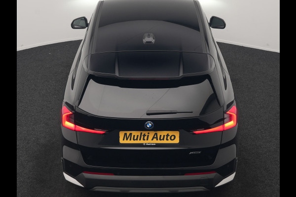 BMW iX1 xDrive30 67 kWh 313pk Dealer O.H. | Trekhaak Af Fabriek | Camera | Adaptief M Onderstel | Voorstoelen Verwarmd | Keyless | Sfeerverlichting | Apple Carplay | Adaptive LED | Cruise Control | Navigatie | DAB |