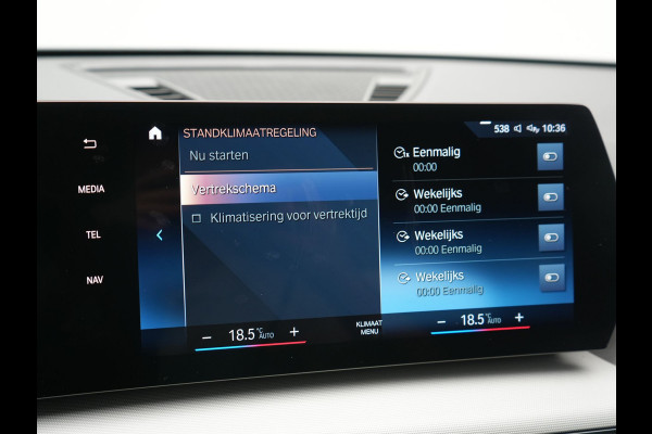 BMW iX1 xDrive30 67 kWh 313pk Dealer O.H. | Trekhaak Af Fabriek | Camera | Adaptief M Onderstel | Voorstoelen Verwarmd | Keyless | Sfeerverlichting | Apple Carplay | Adaptive LED | Cruise Control | Navigatie | DAB |