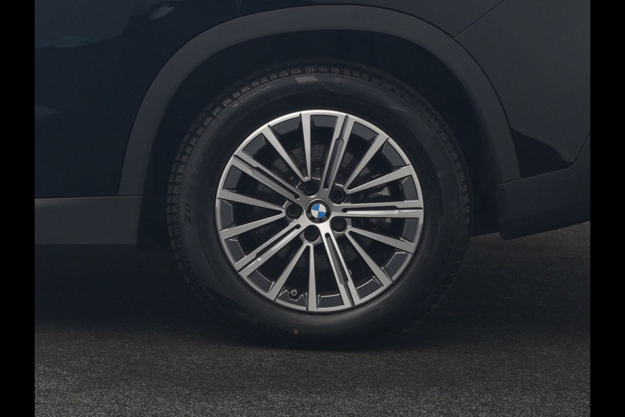 BMW iX1 xDrive30 67 kWh 313pk Dealer O.H. | Trekhaak Af Fabriek | Camera | Adaptief M Onderstel | Voorstoelen Verwarmd | Keyless | Sfeerverlichting | Apple Carplay | Adaptive LED | Cruise Control | Navigatie | DAB |