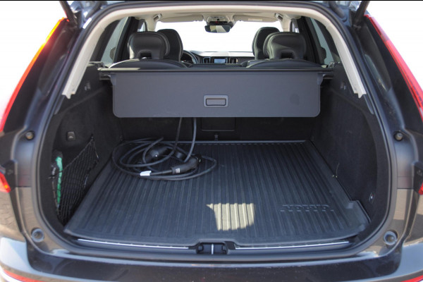 Volvo XC60 T6 350PK Automaat Recharge Inscription / Trekhaak / 360 camera / Leder dashboard  / Head-up display / Harman Kardon audio/ BLIS/ Elektrischbedienbare stoelen met geheugen / Panoramadak/ Adaptive cruise control/ Pilot assist/ Apple Carplay/ Android auto/