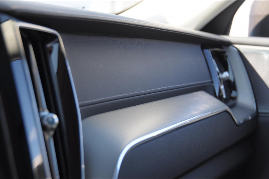 Volvo XC60 T6 350PK Automaat Recharge Inscription / Trekhaak / 360 camera / Leder dashboard  / Head-up display / Harman Kardon audio/ BLIS/ Elektrischbedienbare stoelen met geheugen / Panoramadak/ Adaptive cruise control/ Pilot assist/ Apple Carplay/ Android auto/