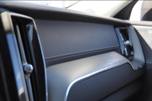 Volvo XC60 T6 350PK Automaat Recharge Inscription / Trekhaak / 360 camera / Leder dashboard  / Head-up display / Harman Kardon audio/ BLIS/ Elektrischbedienbare stoelen met geheugen / Panoramadak/ Adaptive cruise control/ Pilot assist/ Apple Carplay/ Android auto/
