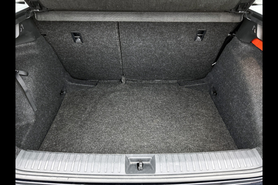 Škoda Kamiq 1.0 TSI 111PK Active / Hoge instap / 6Versn. / Pdc. / Airco / Radio multimedia  / Cruis controle / Apk 03-2027