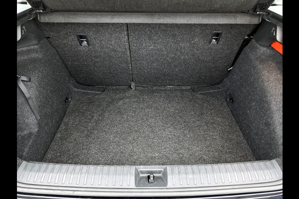 Škoda Kamiq 1.0 TSI 111PK Active / Hoge instap / 6Versn. / Pdc. / Airco / Radio multimedia  / Cruis controle / Apk 03-2027