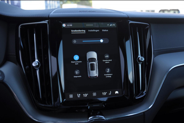 Volvo XC60 T8 455PK Automaat AWD Polestar Engineered / Google infotaiment / Adaptieve cruise control / BLIS/ Panoramamisch schuif-kanteldak / Stoel- en stuurwielverwarming / Apple Carplay / Head-up display / Gelamineerde ramen / 22"Velgen / Harman Kardon audio /