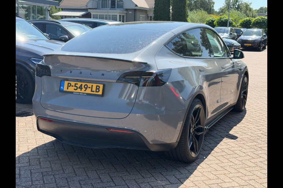 Tesla Model Y Long Range AWD 75 kWh / Autopilot / Panoramadak / Camera / 20'' / Keyless / Leder / Dodehoek / Navigatie / Stoelverwarming