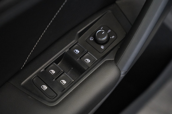 Volkswagen Tiguan 1.4 TSI eHybrid R-Line Business Panoramadak Leder ACC PDC Memory Stoelen