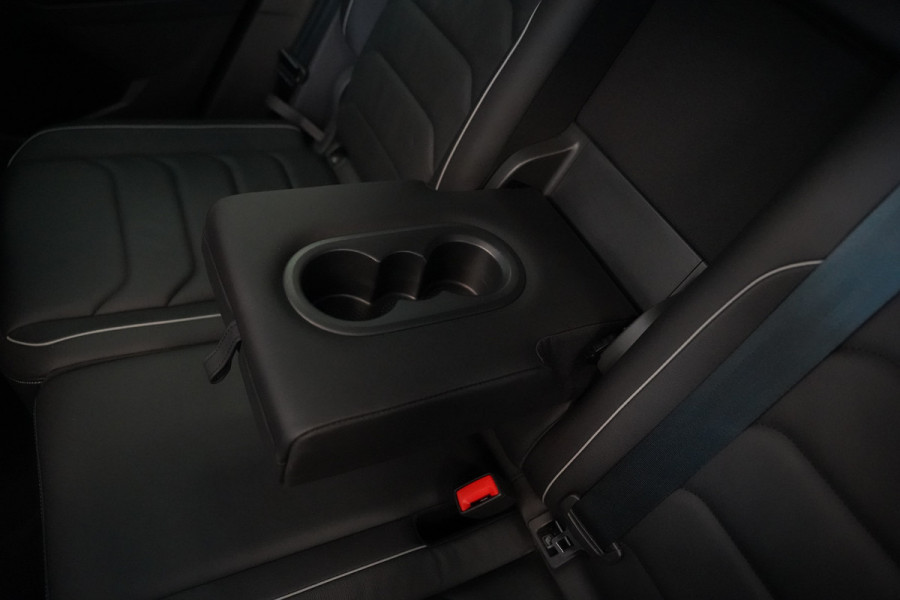 Volkswagen Tiguan 1.4 TSI eHybrid R-Line Business Panoramadak Leder ACC PDC Memory Stoelen