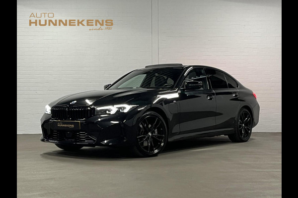 BMW 3-serie 330e M Sport | Open dak | Adapt. cruise | Trekhaak | Head-up | Stoelverwarming | Sfeerverlichting | Carplay | Leder