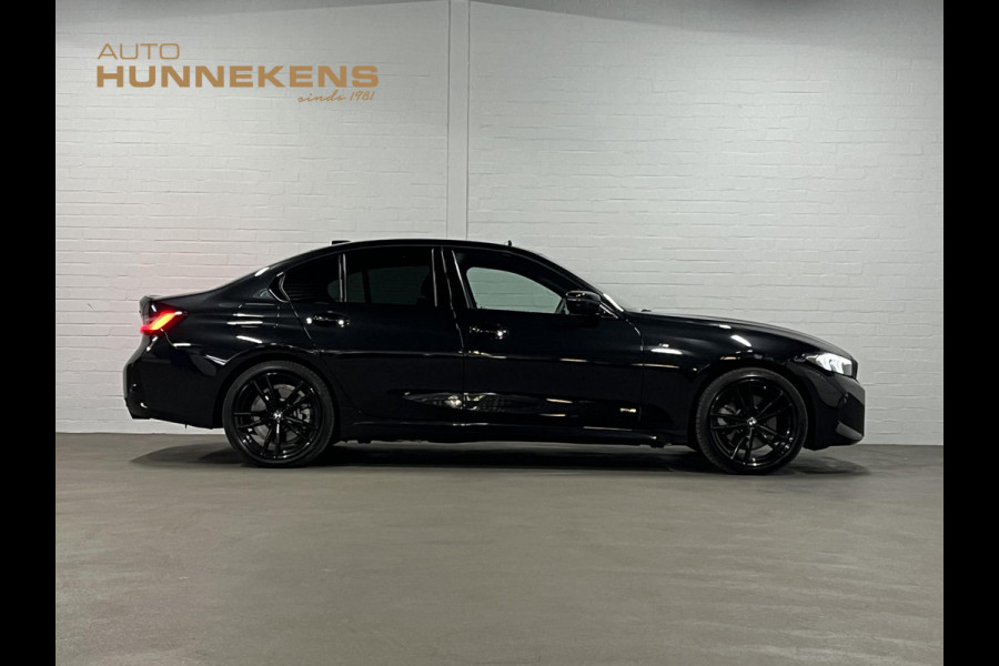 BMW 3-serie 330e M Sport | Open dak | Adapt. cruise | Trekhaak | Head-up | Stoelverwarming | Sfeerverlichting | Carplay | Leder