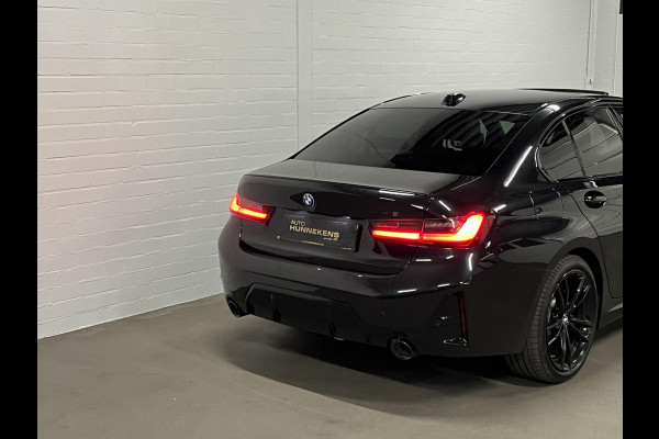 BMW 3-serie 330e M Sport | Open dak | Adapt. cruise | Trekhaak | Head-up | Stoelverwarming | Sfeerverlichting | Carplay | Leder