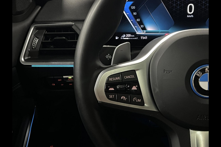 BMW 3-serie 330e M Sport | Open dak | Adapt. cruise | Trekhaak | Head-up | Stoelverwarming | Sfeerverlichting | Carplay | Leder