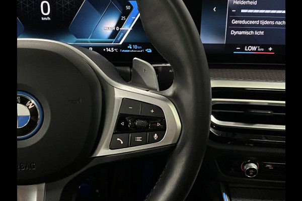 BMW 3-serie 330e M Sport | Open dak | Adapt. cruise | Trekhaak | Head-up | Stoelverwarming | Sfeerverlichting | Carplay | Leder
