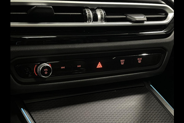 BMW 3-serie 330e M Sport | Open dak | Adapt. cruise | Trekhaak | Head-up | Stoelverwarming | Sfeerverlichting | Carplay | Leder