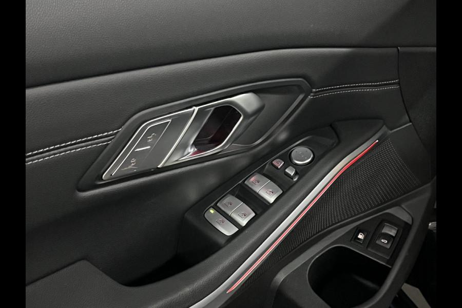 BMW 3-serie 330e M Sport | Open dak | Adapt. cruise | Trekhaak | Head-up | Stoelverwarming | Sfeerverlichting | Carplay | Leder
