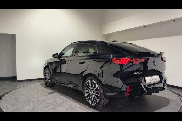 BMW iX2 eDrive20 67 kWh M Sport Edition | Panoramadak | Leder | Premiumpakket | ACC | LED adaptief  | M Sport Pro