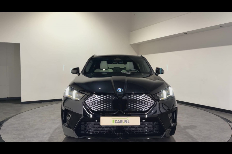 BMW iX2 eDrive20 67 kWh M Sport Edition | Panoramadak | Leder | Premiumpakket | ACC | LED adaptief  | M Sport Pro