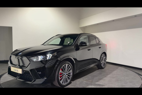 BMW iX2 eDrive20 67 kWh M Sport Edition | Panoramadak | Leder | Premiumpakket | ACC | LED adaptief  | M Sport Pro