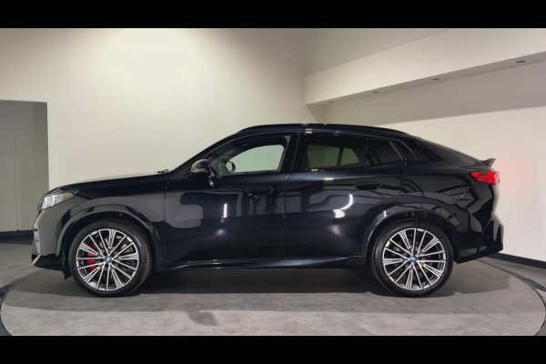 BMW iX2 eDrive20 67 kWh M Sport Edition | Panoramadak | Leder | Premiumpakket | ACC | LED adaptief  | M Sport Pro