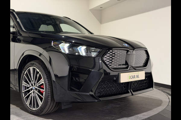 BMW iX2 eDrive20 67 kWh M Sport Edition | Panoramadak | Leder | Premiumpakket | ACC | LED adaptief  | M Sport Pro