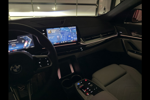 BMW iX2 eDrive20 67 kWh M Sport Edition | Panoramadak | Leder | Premiumpakket | ACC | LED adaptief  | M Sport Pro