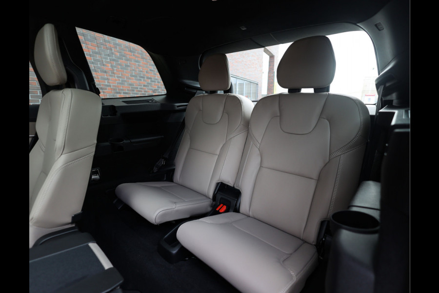 Volvo XC90 T8 AWD Ultra Dark | Direct rijden! - Pano - B&W