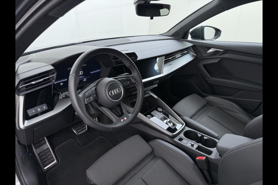 Audi A3 Sportback 35 TFSI S edition 150PK | 3X S-LINE IN & EXTERIEUR + ONDERSTEL | MILD-HYBRIDE  | NAVI + CARPLAY | STOELVERWARMING | CAMERA | ALL SEASON BANDEN | FULL LED | RIJKLAAR MET 12 MND BOVAG GARANTIE |