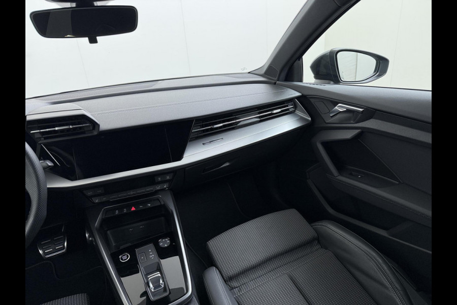 Audi A3 Sportback 35 TFSI S edition 150PK | 3X S-LINE IN & EXTERIEUR + ONDERSTEL | MILD-HYBRIDE  | NAVI + CARPLAY | STOELVERWARMING | CAMERA | ALL SEASON BANDEN | FULL LED | RIJKLAAR MET 12 MND BOVAG GARANTIE |