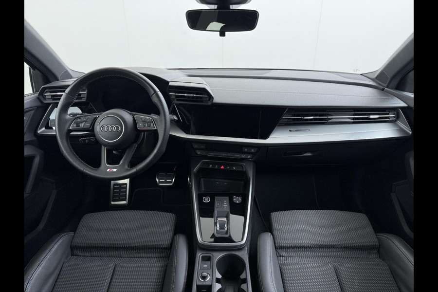 Audi A3 Sportback 35 TFSI S edition 150PK | 3X S-LINE IN & EXTERIEUR + ONDERSTEL | MILD-HYBRIDE  | NAVI + CARPLAY | STOELVERWARMING | CAMERA | ALL SEASON BANDEN | FULL LED | RIJKLAAR MET 12 MND BOVAG GARANTIE |